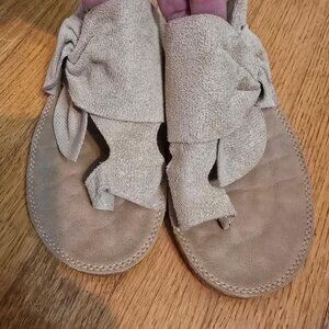 7 Tan Suede Women Toe-Sandal Indoor Outdoor Flip Flop bunion corrector NWOT